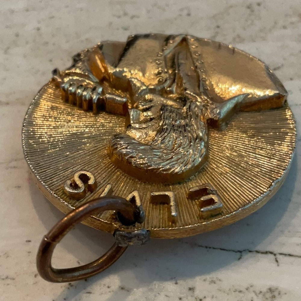Elvis Presley King Of Rock 1935 - 1977 Pendant Gold Medallion Charm Vintage - Picture 3 of 12